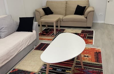 Alquiler de un espacioso apartamento amueblado de 2 habitaciones, 63 m², Constanța, Rumanía